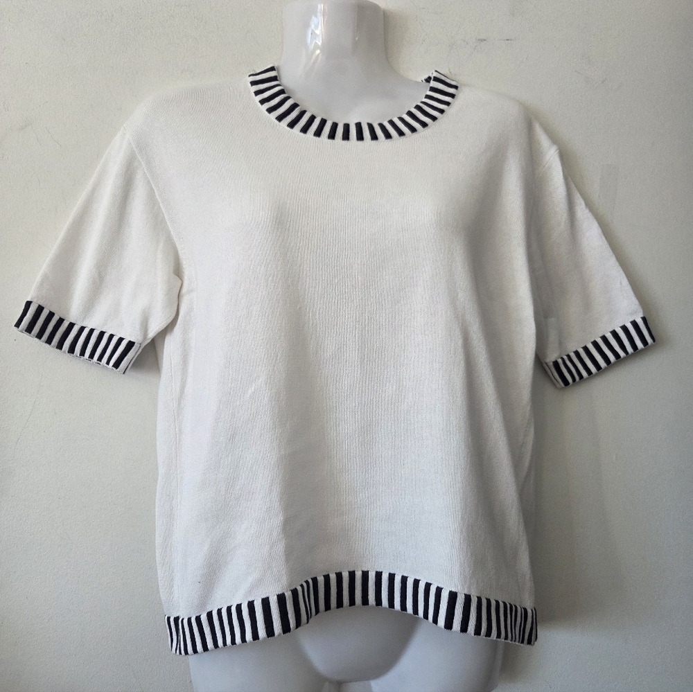 Aquascutum White Pullover Stripe Detail Vintage PTP 18"